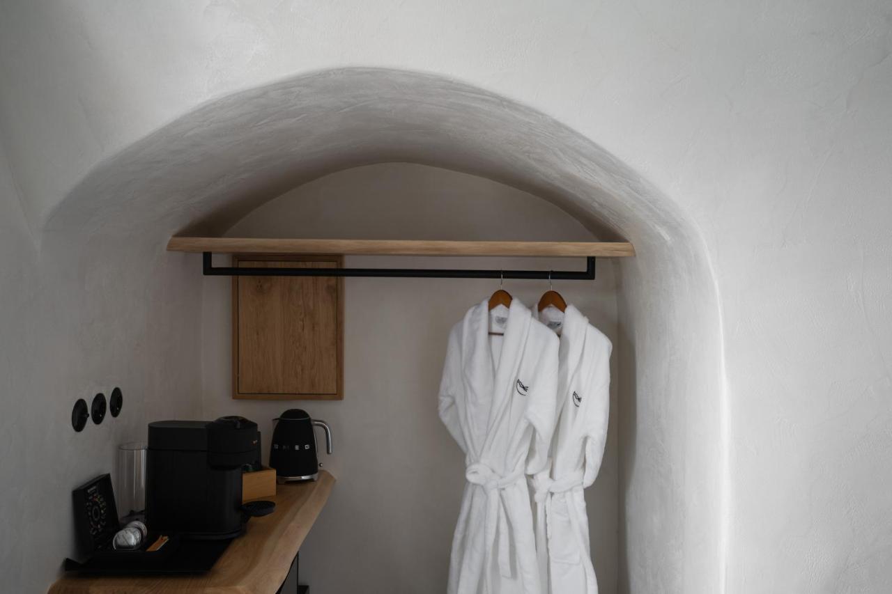 Luxury Cave with Caldera View and Outdoor Hot tub,1128056970:JPEG